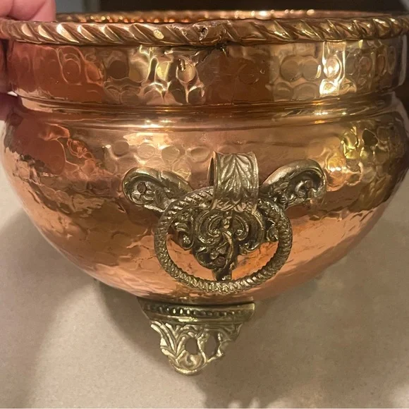 Hammered Copper Planter Ornate Brass Feet Handle Decorative Bowl Cauldron India - Picture 7 of 13
